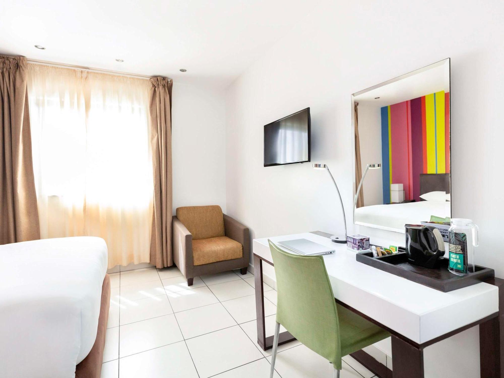 Ibis Styles Accra Airport Hotel Exterior photo