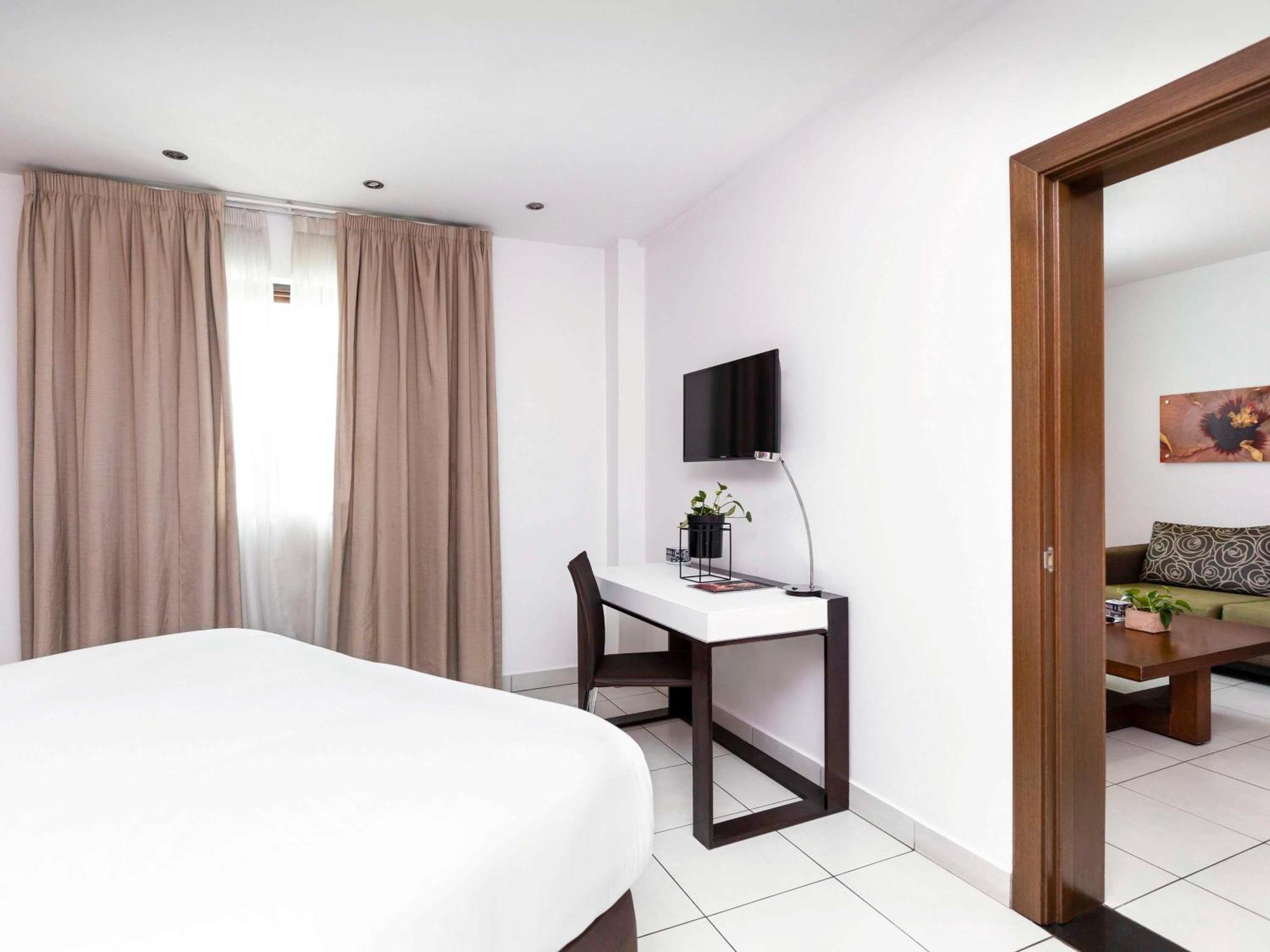Ibis Styles Accra Airport Hotel Exterior photo