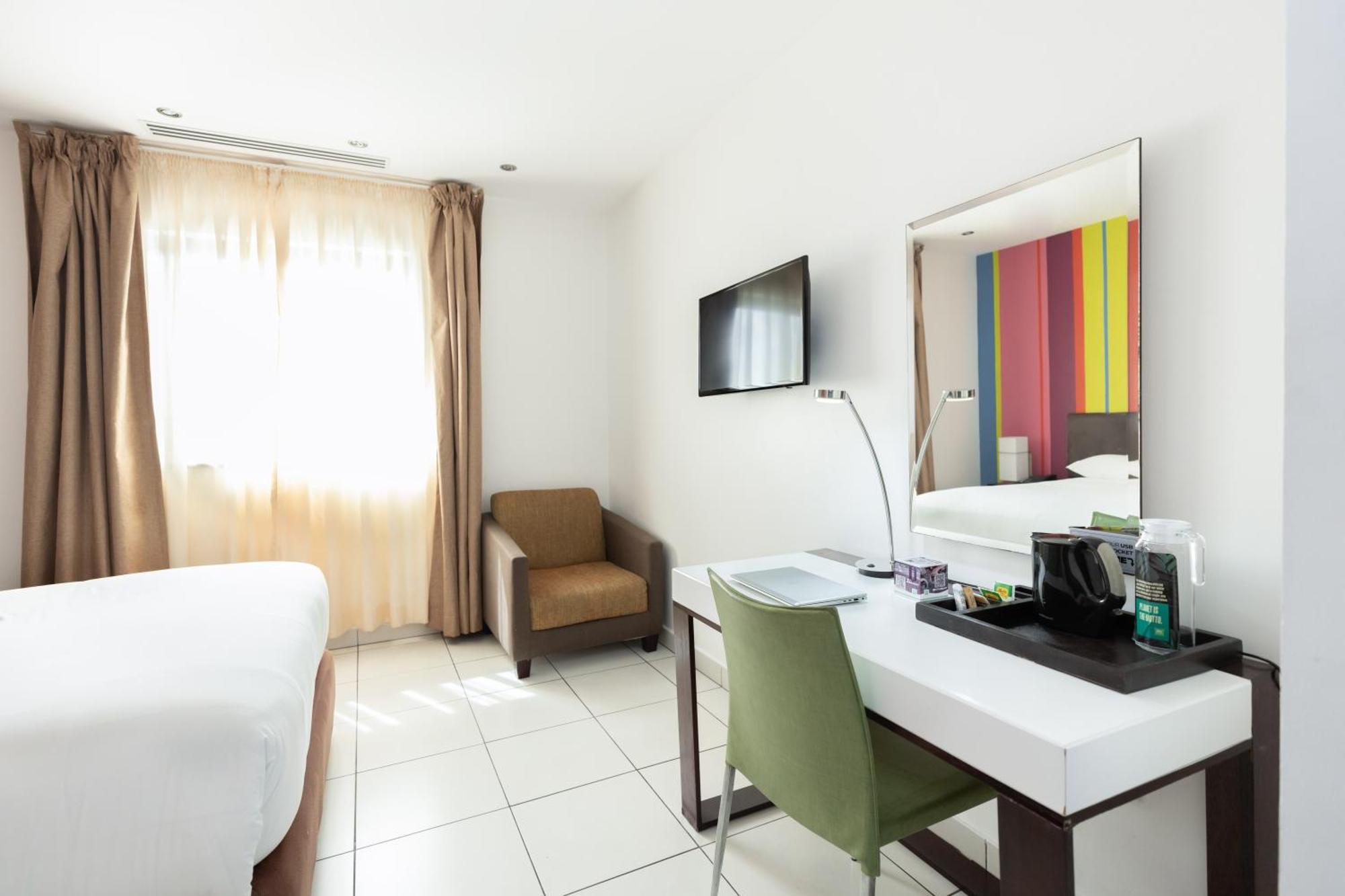 Ibis Styles Accra Airport Hotel Exterior photo
