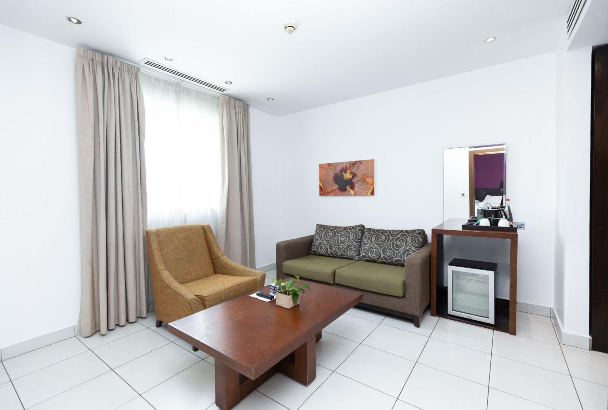 Ibis Styles Accra Airport Hotel Exterior photo