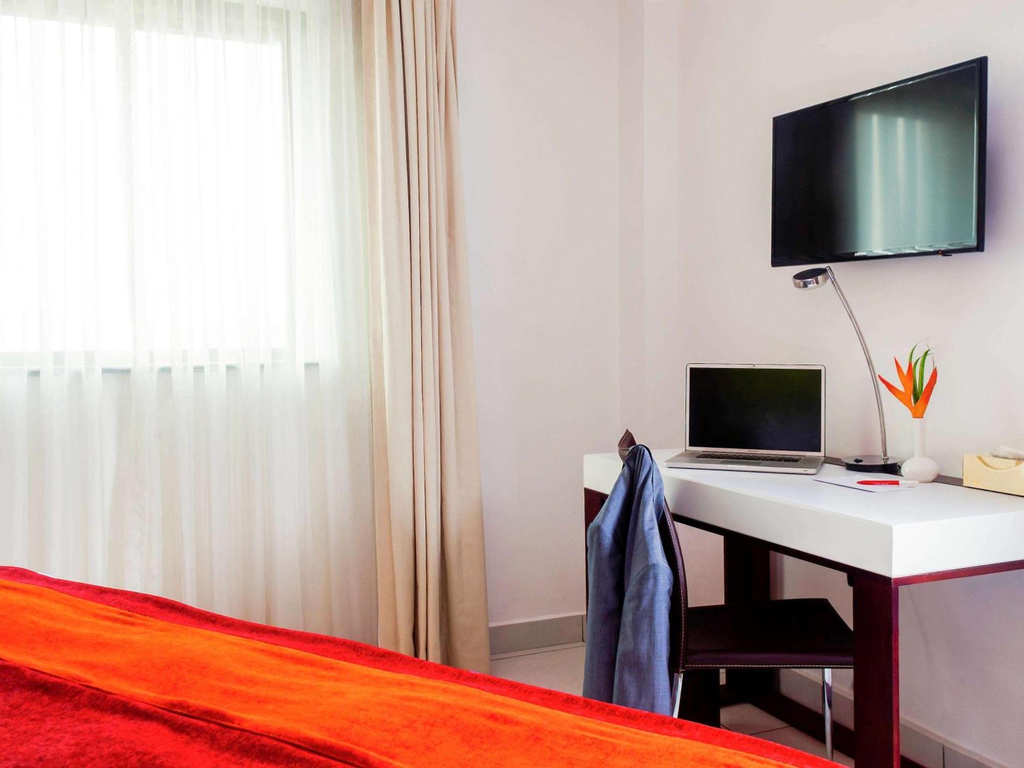Ibis Styles Accra Airport Hotel Exterior photo