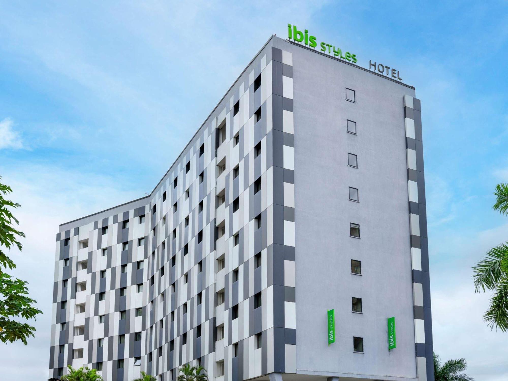 Ibis Styles Accra Airport Hotel Exterior photo