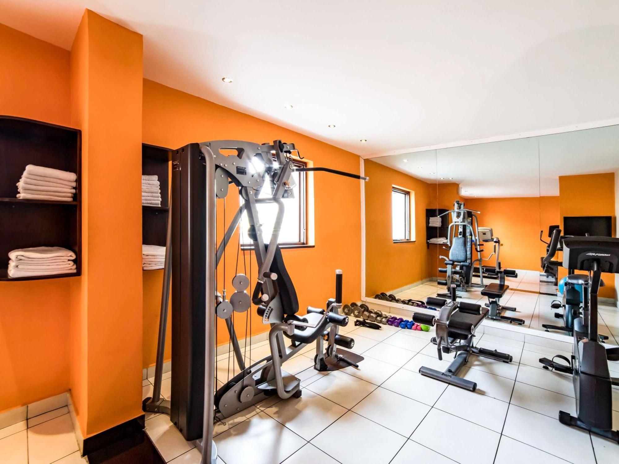 Ibis Styles Accra Airport Hotel Exterior photo